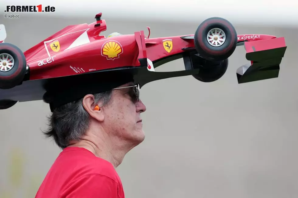 Foto zur News: Für Ferrari-Fahrer hatten die Kanadier schon immer ein besonderes Faible: Zuerst für Gilles Villeneuve, nach dem die Strecke auf der Ile de Notre Dame benannt ist, dann für den Franzosen Jean Alesi, der mit Villeneuves Startnummer 27 1995 auf Ferrari gewonnen hat.