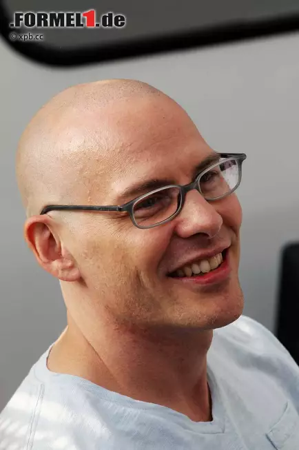 Jacques Villeneuve, Weltmeister von 1997, ist neuerdings mit Glatze unterwegs. Nach seiner Kritik an den Studentenprotesten in der Stadt erhielt er Morddrohungen. Foto zur News: Jacques Villeneuve, Weltmeister von 1997, ist neuerdings mit Glatze unterwegs. Nach seiner Kritik an den Studentenprotesten in der Stadt erhielt er Morddrohungen.