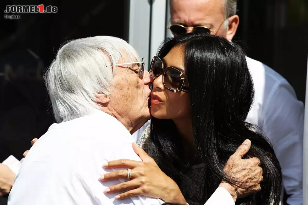 Foto zur News: Während Bernie selbst mit Lewis Hamiltons "Pussycat Doll" Nicole Scherzinger flirtete, ...