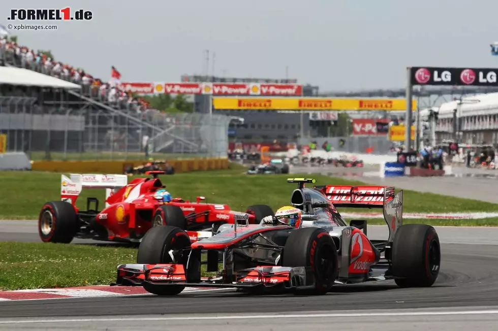 Corriere dello Sport (Italien): "Ferrari zahlt einen hohen Preis für seinen Mut, einen einzigen Boxenstopp zu versuchen. Hamilton gewinnt mit Aggressivität, Entschlossenheit und Genauigkeit. Die Intelligenz von Alonso muss vor Hamiltons Geschwindigkeit kapitulieren. Ferrari hat sich endlich stark gefühlt und ist Risiken eingegangen. Dabei wäre es besser gewesen, eine für den F2012 günstigere Strecke abzuwarten." Foto zur News: Corriere dello Sport (Italien): "Ferrari zahlt einen hohen Preis für seinen Mut, einen einzigen Boxenstopp zu versuchen. Hamilton gewinnt mit Aggressivität, Entschlossenheit und Genauigkeit. Die Intelligenz von Alonso muss vor Hamiltons Geschwindigkeit kapitulieren. Ferrari hat sich endlich stark gefühlt und ist Risiken eingegangen. Dabei wäre es besser gewesen, eine für den F2012 günstigere Strecke abzuwarten."