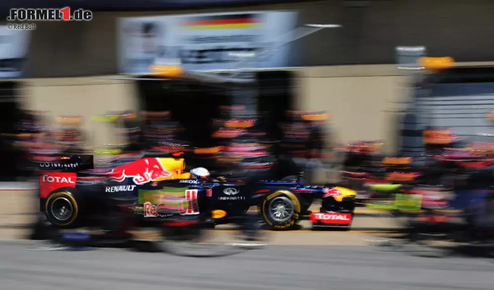 Tuttosport (Italien): "Ferrari verschwendet alles! Ein selbstmörderisches Rennen in Montreal: Alonso nur Fünfter in Kanada nach einem dramatischen Finale. Die Reifen lassen ihn im Stich. Red Bull ist trotz Pole-Position nicht in Form. Das Team ist jedoch auf dem richtigen Weg, wieder an die Spitze zu gelangen. Vettel muss nichts mehr beweisen, er braucht aber ein besseres Auto." Foto zur News: Tuttosport (Italien): "Ferrari verschwendet alles! Ein selbstmörderisches Rennen in Montreal: Alonso nur Fünfter in Kanada nach einem dramatischen Finale. Die Reifen lassen ihn im Stich. Red Bull ist trotz Pole-Position nicht in Form. Das Team ist jedoch auf dem richtigen Weg, wieder an die Spitze zu gelangen. Vettel muss nichts mehr beweisen, er braucht aber ein besseres Auto."