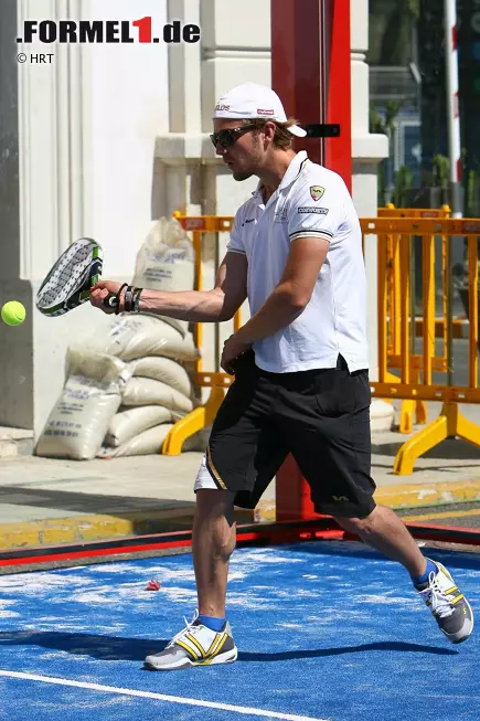 Für Tennis-Fan Clos war das noch nicht genug Anstrengung - kein Wunder, kommt er doch am Rennwochenende nicht zum Einsatz. Beim diese Woche beginnenden Turnier in Wimbledon drückt er Landsmann Rafael Nadal die Daumen. Foto zur News: Für Tennis-Fan Clos war das noch nicht genug Anstrengung - kein Wunder, kommt er doch am Rennwochenende nicht zum Einsatz. Beim diese Woche beginnenden Turnier in Wimbledon drückt er Landsmann Rafael Nadal die Daumen.