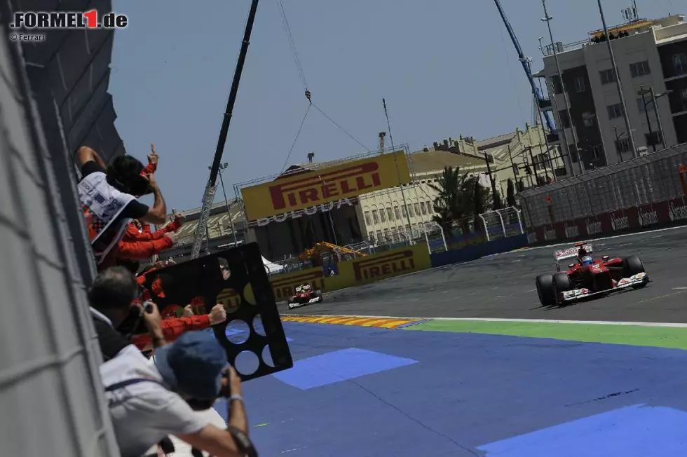 Corriere della Sera (Italien): "Alonso feiert einen Sieg, der als ein Meisterwerk in Erinnerung bleiben wird. Schumacher kann endlich das erste Podium seines neuen Formel-1-Lebens feiern." Foto zur News: Corriere della Sera (Italien): "Alonso feiert einen Sieg, der als ein Meisterwerk in Erinnerung bleiben wird. Schumacher kann endlich das erste Podium seines neuen Formel-1-Lebens feiern."