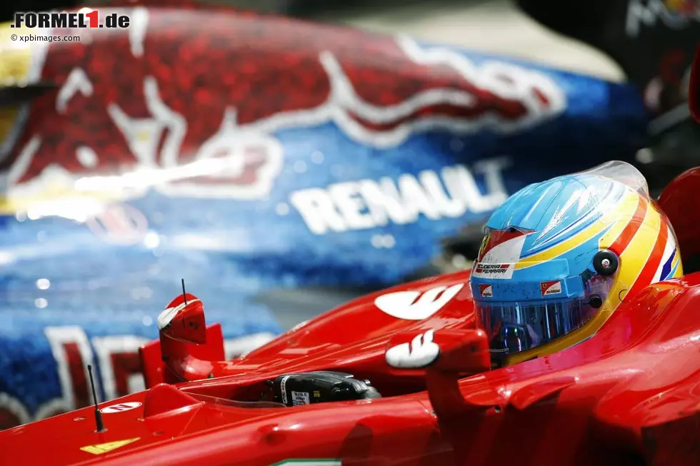 Corriere dello Sport (Italien): "Am Schluss bewahrt Alonso seinen Platz an der Spitze der WM. Doch er hat ein wenig an Sicherheit verloren. Ferrari zeigt, dass es wieder wettbewerbsfähig ist, doch Webber hat den Sieg voll verdient." Foto zur News: Corriere dello Sport (Italien): "Am Schluss bewahrt Alonso seinen Platz an der Spitze der WM. Doch er hat ein wenig an Sicherheit verloren. Ferrari zeigt, dass es wieder wettbewerbsfähig ist, doch Webber hat den Sieg voll verdient."