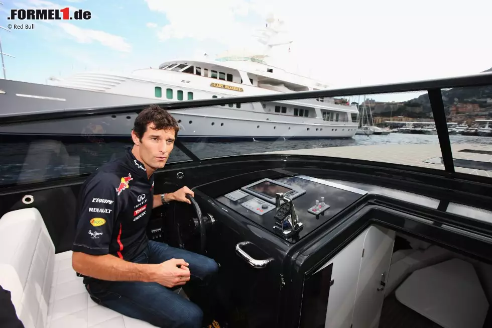Foto zur News: Mark Webber reist mit dem Boot zur Präsentation der neuesten Casio-Armbanduhr an.