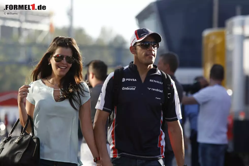 Foto zur News: Ist das die neue "First Lady" der Formel 1? Gabriella Tarkany, seit sechs Jahren mit Barcelona-Sieger Pastor Maldonado liiert, träumt von einer Gesangskarriere - und von einer Formel-1-Band mit Lewis Hamiltons Freundin Nicole Scherzinger, Fernando Alonsos Ex Raquel del Rosario und Eddie Jordan an den Drums.