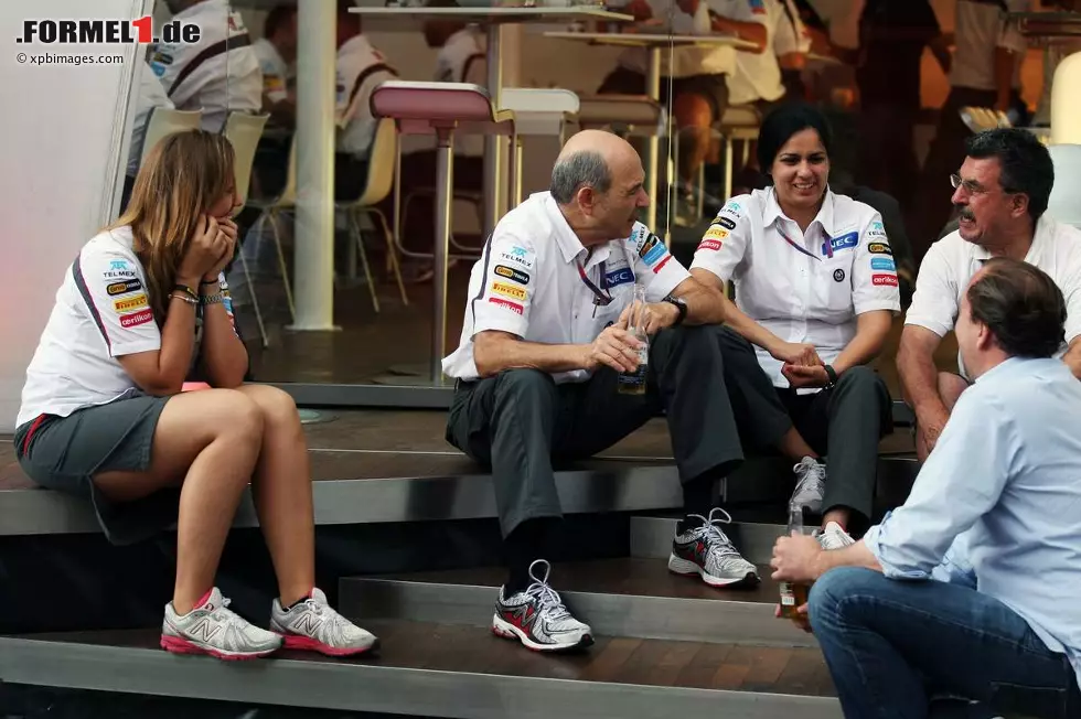Foto zur News: ... und Peter Sauber und Monisha Kaltenborn mit Fotografen-Legende Rainer Schlegelmilch.