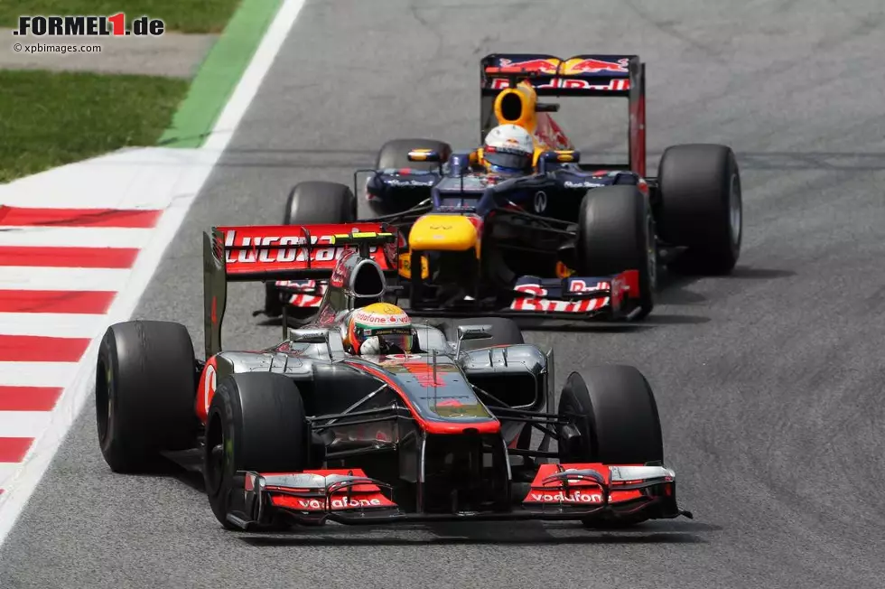 La Repubblica (Italien): "Vettel stöhnt während des gesamten Wochenendes, erst in der letzten Phase des Rennens wacht er auf. Mit drei Überholmanövern bleibt er an der Spitze der WM. Alonso setzt auf 'low Profile'. Er sagt jeden Tag, dass er nichts von seinem Auto erwartet, aber inzwischen steht er an der Spitze der WM." Foto zur News: La Repubblica (Italien): "Vettel stöhnt während des gesamten Wochenendes, erst in der letzten Phase des Rennens wacht er auf. Mit drei Überholmanövern bleibt er an der Spitze der WM. Alonso setzt auf 'low Profile'. Er sagt jeden Tag, dass er nichts von seinem Auto erwartet, aber inzwischen steht er an der Spitze der WM."