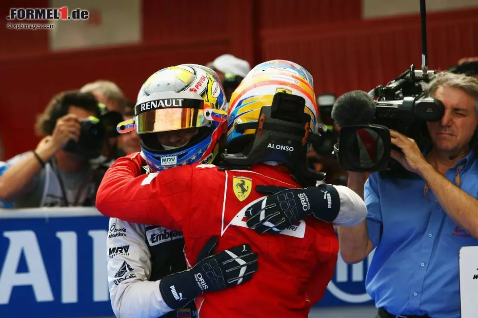 Corriere della Sera (Italien): "In dieser verrückten WM siegt Maldonado vor Alonso. Für Venezuela ist dies ein historischer Tag. Der Pilot wird in seinem Land zum nationalen Helden erklärt. Er fährt ein tadelloses Rennen mit einem sehr schnellen Auto, das Alonso in Schach hält." Foto zur News: Corriere della Sera (Italien): "In dieser verrückten WM siegt Maldonado vor Alonso. Für Venezuela ist dies ein historischer Tag. Der Pilot wird in seinem Land zum nationalen Helden erklärt. Er fährt ein tadelloses Rennen mit einem sehr schnellen Auto, das Alonso in Schach hält."