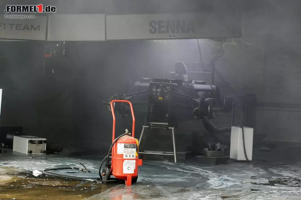 The Guardian (Großbritannien): "Pastor Maldonado gewann den Großen Preis von Spanien, 90 Minuten später brachte er seinen zwölfjährigen Cousin nach einem Feuer in der Williams-Box in Sicherheit. Der Brand sorgte nach dem ersten Sieg seit 2004 für ein abruptes Ende der Feierlichkeiten." Foto zur News: The Guardian (Großbritannien): "Pastor Maldonado gewann den Großen Preis von Spanien, 90 Minuten später brachte er seinen zwölfjährigen Cousin nach einem Feuer in der Williams-Box in Sicherheit. Der Brand sorgte nach dem ersten Sieg seit 2004 für ein abruptes Ende der Feierlichkeiten."