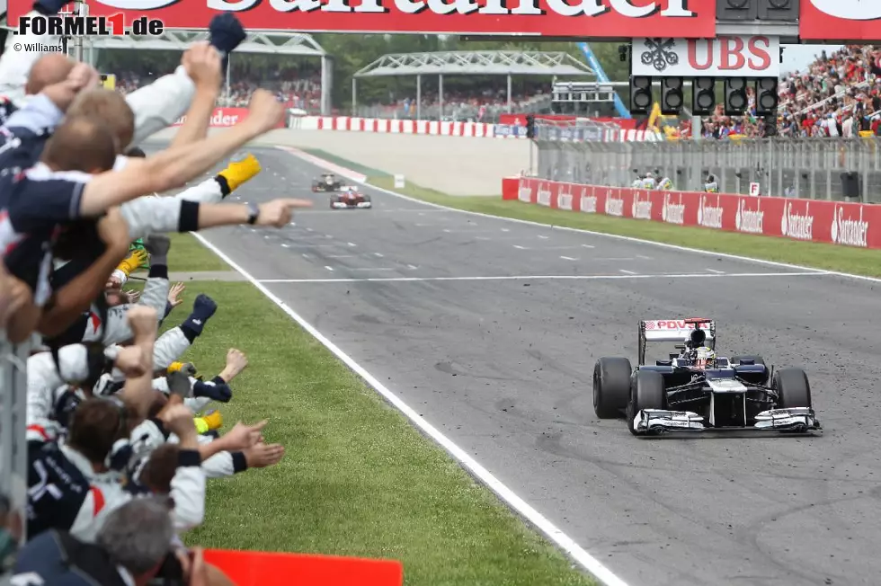 Blick (Schweiz): "Noch nie stand er auf dem Podest, bisher hat Pastor Maldonado erst fünf Punkte geholt - und jetzt gewinnt er den Grand Prix Barcelona! In seinem 24. Rennen schlägt der 27-jährige Venezolaner zu und schreibt das nächste Kapitel in der verrückten Formel-1-Saison 2012." Foto zur News: Blick (Schweiz): "Noch nie stand er auf dem Podest, bisher hat Pastor Maldonado erst fünf Punkte geholt - und jetzt gewinnt er den Grand Prix Barcelona! In seinem 24. Rennen schlägt der 27-jährige Venezolaner zu und schreibt das nächste Kapitel in der verrückten Formel-1-Saison 2012."