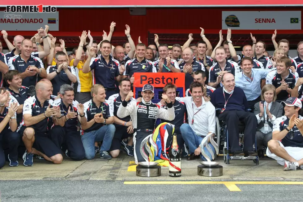 Gazzetta dello Sport (Italien): "Maldonado, Triumph und dann das Zittern. Das große Fest von Williams und Pastor Maldonado wegen seines ersten Formel-1-Sieges drohte wegen eines Brandes zur Tragödie zu werden. Alonso ist zusammen mit Vettel wieder an der Spitze der WM. Ferrari hat Fernando zwar nicht das optimale Auto für den Sieg gegeben, doch er ist wieder an der Spitze der Weltmeisterschaft. Zwei Überholmanöver bescheren Vettel den sechsten Platz. Red Bull ist konfus." Foto zur News: Gazzetta dello Sport (Italien): "Maldonado, Triumph und dann das Zittern. Das große Fest von Williams und Pastor Maldonado wegen seines ersten Formel-1-Sieges drohte wegen eines Brandes zur Tragödie zu werden. Alonso ist zusammen mit Vettel wieder an der Spitze der WM. Ferrari hat Fernando zwar nicht das optimale Auto für den Sieg gegeben, doch er ist wieder an der Spitze der Weltmeisterschaft. Zwei Überholmanöver bescheren Vettel den sechsten Platz. Red Bull ist konfus."