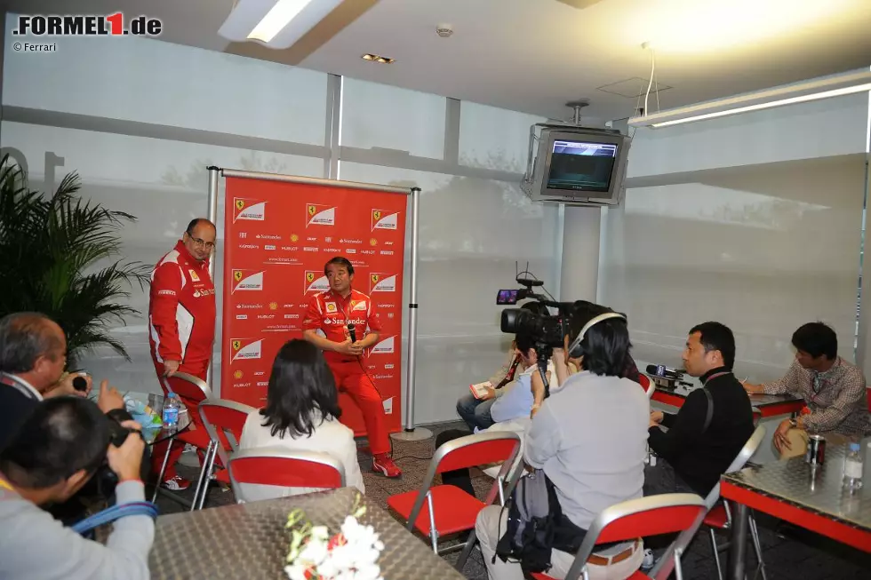 Foto zur News: Die üblichen Donnerstags-Termine: Pressekonferenz bei Ferrari mit Ex-Bridgestone-Entwicklungschef Hirohide Hamashima, ...