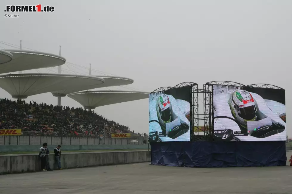 Foto zur News: Für Sauber-Pilot Sergio Perez ist China nach dem zweiten Platz in Malaysia ein Realitäts-Check: elfter Platz, keine WM-Punkte.