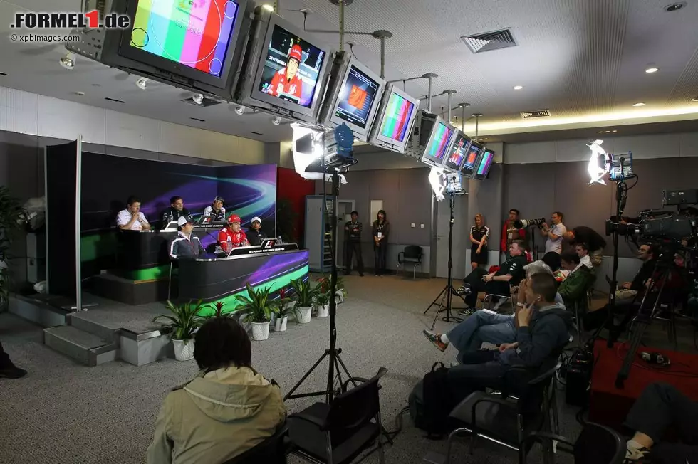 Foto zur News: ... internationale FIA-Pressekonferenz im Medienzentrum...