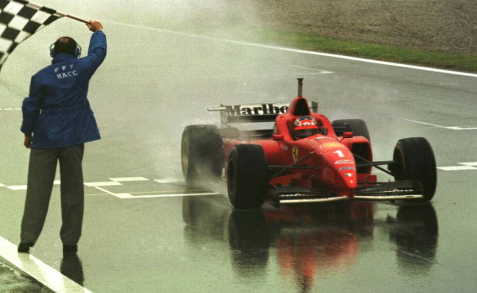 Foto zur News: 1. Michael Schumacher (72 Siege, 5 WM-Titel): Im Jahr 2000 beendet der Deutsche eine mehr als zwei Jahrzehnte lange Durststrecke und gewinnt endlich wieder einen WM-Titel für Ferrari. Bis 2004 siegte er alles in Grund und Boden, Ende 2006 tritt er nach der knappen Niederlage gegen Fernando Alonso zurück. Erster Sieg: Barcelona 1996 im Regen.