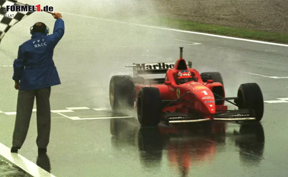 1. Michael Schumacher (72 Siege, 5 WM-Titel): Im Jahr 2000 beendet der Deutsche eine mehr als zwei Jahrzehnte lange Durststrecke und gewinnt endlich wieder einen WM-Titel für Ferrari. Bis 2004 siegte er alles in Grund und Boden, Ende 2006 tritt er nach der knappen Niederlage gegen Fernando Alonso zurück. Erster Sieg: Barcelona 1996 im Regen. Foto zur News: 1. Michael Schumacher (72 Siege, 5 WM-Titel): Im Jahr 2000 beendet der Deutsche eine mehr als zwei Jahrzehnte lange Durststrecke und gewinnt endlich wieder einen WM-Titel für Ferrari. Bis 2004 siegte er alles in Grund und Boden, Ende 2006 tritt er nach der knappen Niederlage gegen Fernando Alonso zurück. Erster Sieg: Barcelona 1996 im Regen.