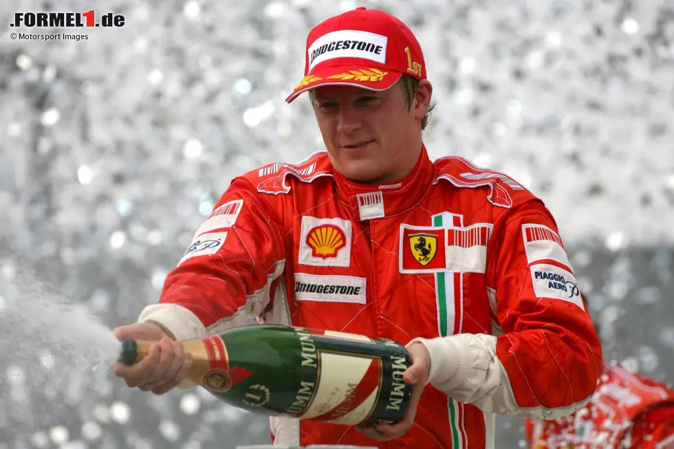 Foto zur News: 7. Kimi Räikkönen (10 Siege, 1 WM-Titel): Der &quot;Iceman&quot; wird nach einer lustlosen Saison 2009 rausgeschmissen - hat Ferrari aber 2007 (in seinem ersten Jahr in Maranello) gleich den ersten WM-Titel der Post-Schumacher-Ära gesichert. Von 2014 bis 2018 fährt er später noch einmal für die Scuderia. Bis heute der letzte Ferrari-Weltmeister!