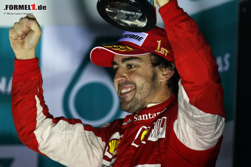 5. Fernando Alonso (11 Siege, 0 WM-Titel): Der Spanier gewinnt in Bahrain 2010 gleich seinen ersten Ferrari-Grand-Prix, verspielt den greifbaren WM-Titel in der Premierensaison aber beim Finale in Abu Dhabi wegen einer falschen Strategie. Auch in den folgenden Jahren bis Ende 2014 bleibt ihm der Titel verwehrt. Foto zur News: 5. Fernando Alonso (11 Siege, 0 WM-Titel): Der Spanier gewinnt in Bahrain 2010 gleich seinen ersten Ferrari-Grand-Prix, verspielt den greifbaren WM-Titel in der Premierensaison aber beim Finale in Abu Dhabi wegen einer falschen Strategie. Auch in den folgenden Jahren bis Ende 2014 bleibt ihm der Titel verwehrt.