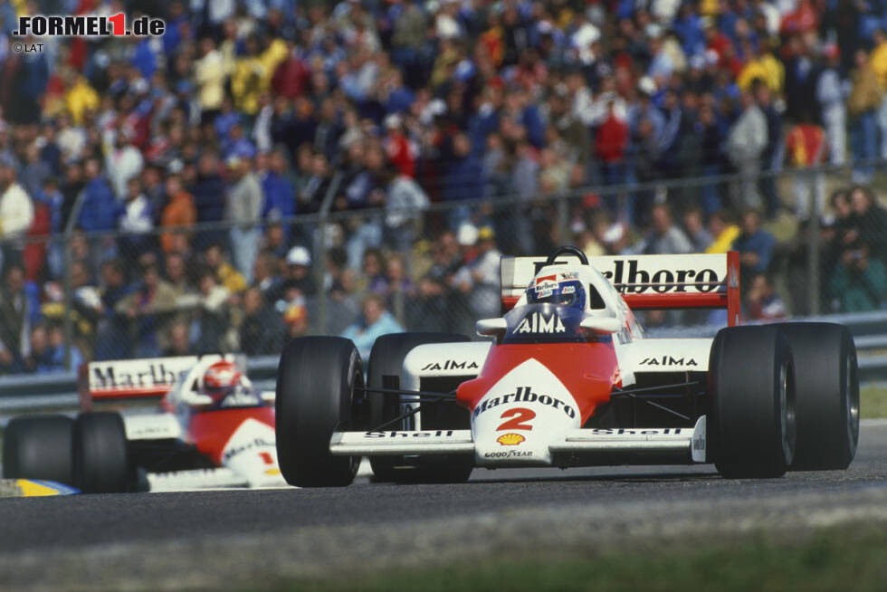 Foto zur News: 1985: &quot;Professor&quot; Alain Prost läuft dem alternden Niki Lauda bei McLaren endgültig den Rang ab und wird überlegen vor Ferrari-Pilot Michele Alboreto Weltmeister - auch wenn Lauda Prost in Zandvoort ein letztes Mal besiegen kann.
