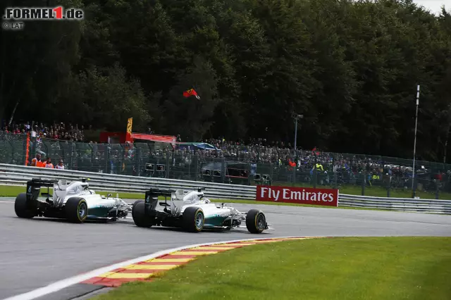 Zwar eilt Mercedes von Erfolg zu Erfolg, doch darunter leidet auch das bis dato gute Verhältnis der Fahrer untereinander. Spätestens mit der Kollision in Spa-Francorchamps ist die Atmosphäre giftig. Foto zur News: Zwar eilt Mercedes von Erfolg zu Erfolg, doch darunter leidet auch das bis dato gute Verhältnis der Fahrer untereinander. Spätestens mit der Kollision in Spa-Francorchamps ist die Atmosphäre giftig.