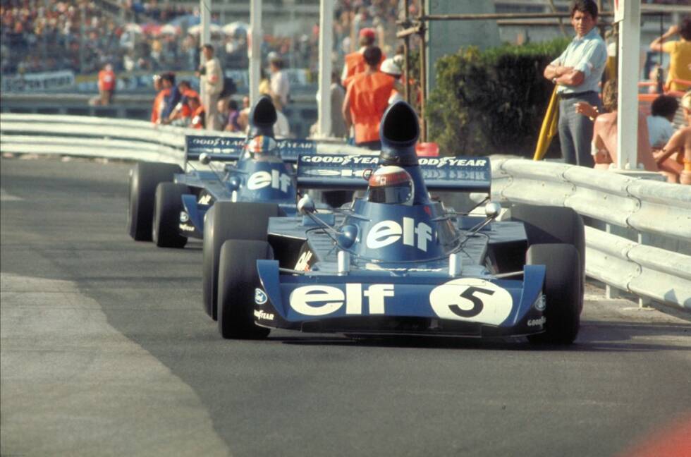 Foto zur News: Stewart gewinnt auch den Grand Prix von Monaco und sichert sich 1973 seinen dritten und letzten WM-Titel. Nach dem Tod seines Teamkollegen und Freundes Francois Cevert beendet Stewart nach 99 Grands Prix seine aktive Karriere.