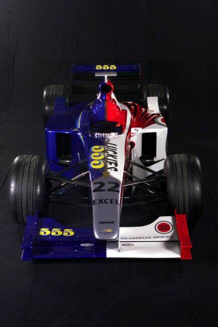 Foto zur News: Die FIA unterbindet dies jedoch, der Kompromiss sieht so aus. Doch aus dem vollmundig angekündigten Sieg beim ersten Rennen wird nichts: Jacques Villeneuve und Ricardo Zonta gehen komplett leer aus, BAR wird mit null Punkten WM-Letzter.