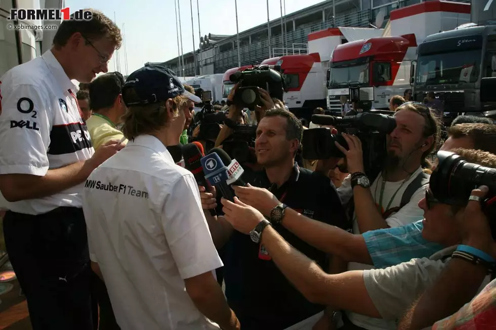 Plötzlich merkt die Medienlandschaft, dass hier etwas Großes heranwächst. Die Vettel-Mania beginnt. Foto zur News: Plötzlich merkt die Medienlandschaft, dass hier etwas Großes heranwächst. Die Vettel-Mania beginnt.