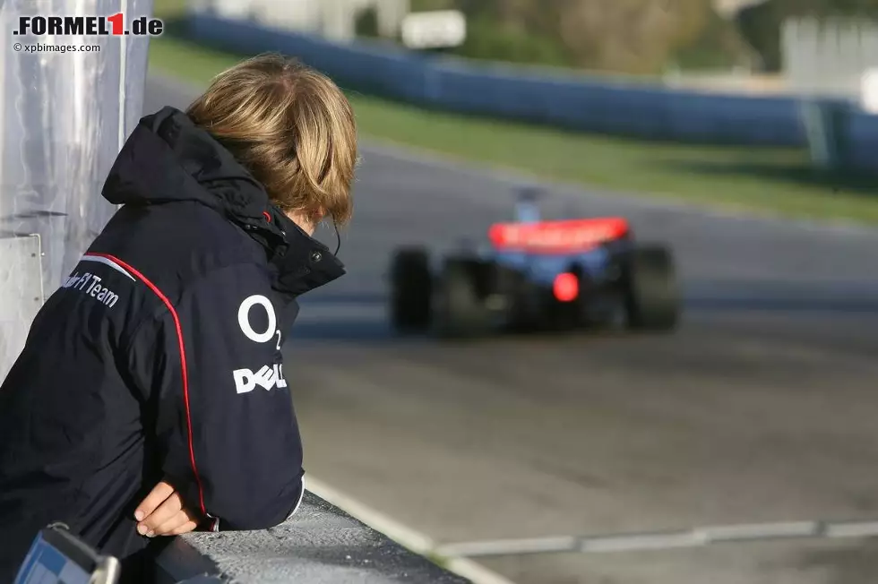 Foto zur News: Der sehnsüchtige Blick: Wenn ich groß bin, will ich auch mal Formel-1-Rennfahrer werden.