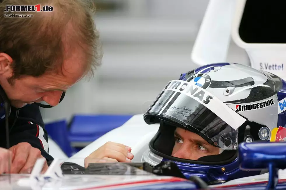 Foto zur News: Mit Team-Physiotherapeut Josef Leberer, der schon den großen Ayrton Senna betreut hat.