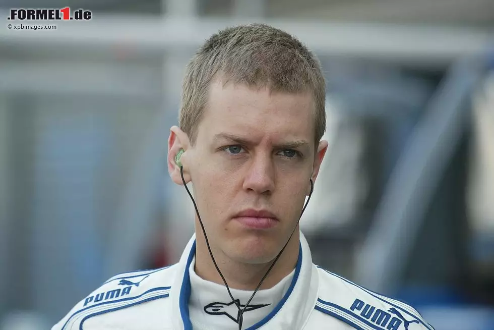 Militärisch kurze Haare: Vettel löst sich auch optisch vom Milchbubi-Image und wird in der Formel 1 langsam erwachsen. Foto zur News: Militärisch kurze Haare: Vettel löst sich auch optisch vom Milchbubi-Image und wird in der Formel 1 langsam erwachsen.