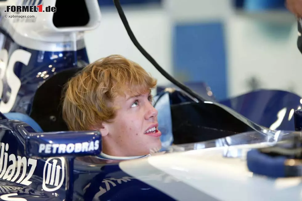 Am 27. September 2005 sitzt Sebastian Vettel in Jerez erstmals in einem Formel-1-Wagen, ermöglicht durch Williams-Motorenpartner BMW. Foto zur News: Am 27. September 2005 sitzt Sebastian Vettel in Jerez erstmals in einem Formel-1-Wagen, ermöglicht durch Williams-Motorenpartner BMW.