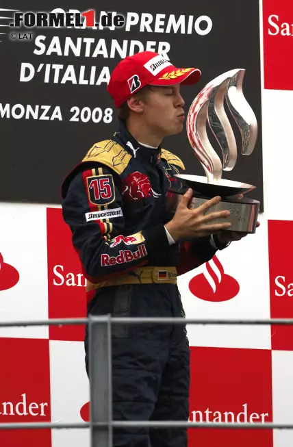 2008 gelingt Vettel beim Großen Preis von Italien in Monza sein erster Sieg in der Formel 1. Damit bestätigt er sein Talent und rechtfertigt die Verpflichtung bei Toro Rosso. Foto zur News: 2008 gelingt Vettel beim Großen Preis von Italien in Monza sein erster Sieg in der Formel 1. Damit bestätigt er sein Talent und rechtfertigt die Verpflichtung bei Toro Rosso.