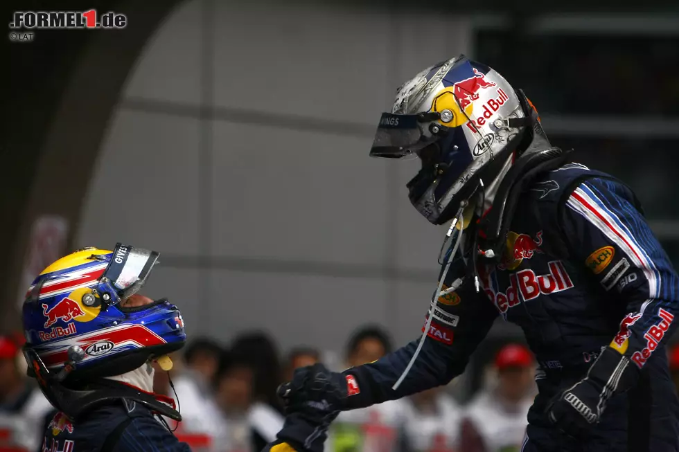 Von diesem Zeitpunkt an herrscht im Team eine starke Rivalität zwischen Mark Webber und Vettel - mit dem besseren Ende für den Deutschen. Foto zur News: Von diesem Zeitpunkt an herrscht im Team eine starke Rivalität zwischen Mark Webber und Vettel - mit dem besseren Ende für den Deutschen.