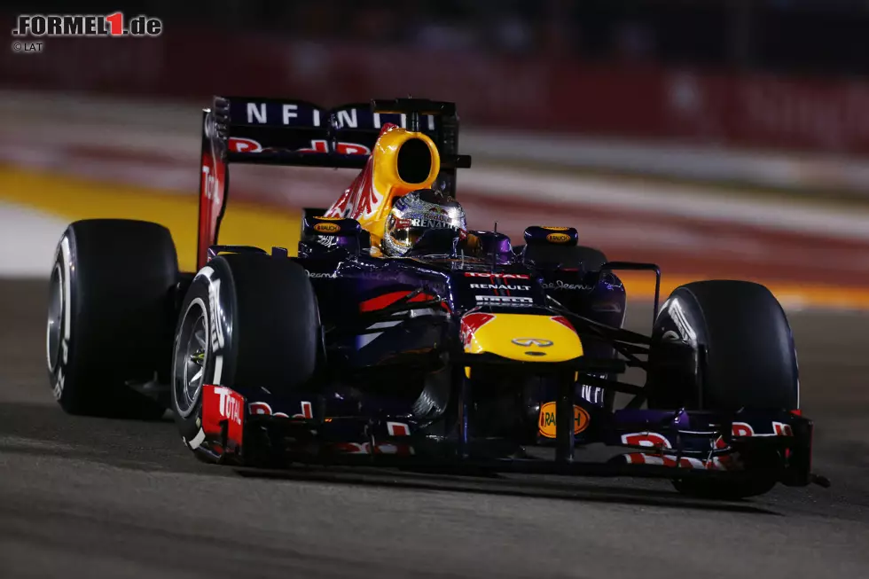 Singapur 2013 gilt als eines der eindrucksvollsten Rennen von Vettel. Einer von insgesamt neun Siegen hintereinander am Saisonende. Foto zur News: Singapur 2013 gilt als eines der eindrucksvollsten Rennen von Vettel. Einer von insgesamt neun Siegen hintereinander am Saisonende.