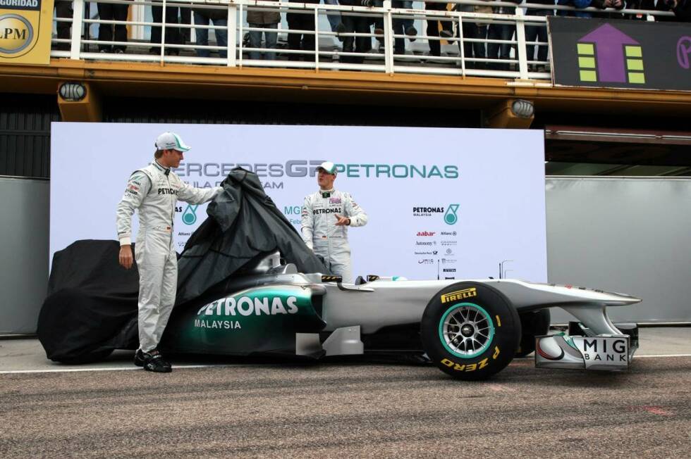 Foto zur News: Guter Hoffnung startet das Mercedes-Dreamteam in die zweite Saison. Vom Prunk der ersten Präsentation ein Jahr zuvor ist nichts mehr zu spüren. Man hat Bescheidenheit gelernt.