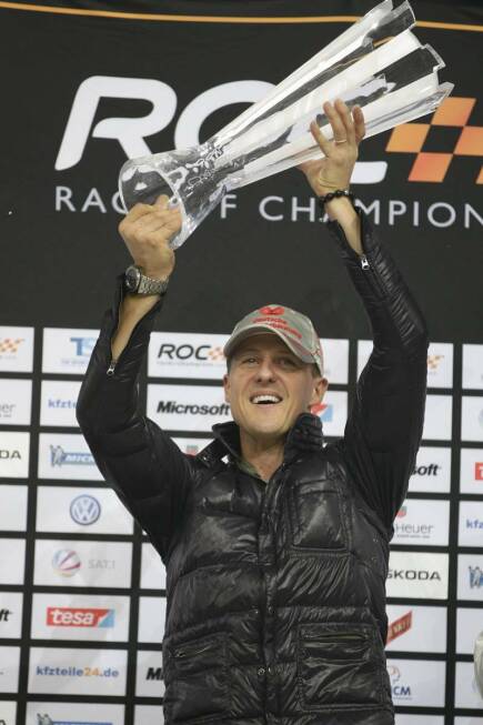 Foto zur News: Balsam für die Seele: Gemeinsam mit Langzeit-Kumpel Sebastian Vettel drückt Schumacher dem Race of Champions wieder einmal seinen Stempel auf.