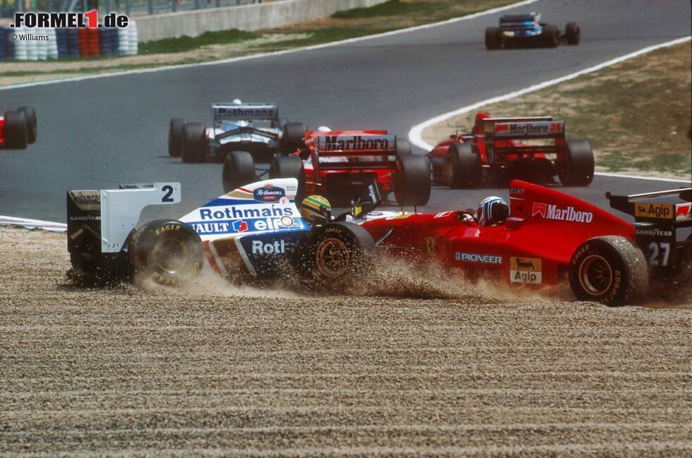 Foto zur News: Vor Beginn der Saison 1994 war Schumacher der aufkommende Shooting-Star und Ayrton Senna nach dem Wechsel zum erfolgreichen Williams-Team der logische WM-Favorit - und alles freute sich schon auf das große Duell der beiden, zumal der (damals noch) kleine Schumacher dem großen Senna schon vorher unliebsam aufgefallen war. Aber Senna schied beim Saisonauftakt in Sao Paulo an zweiter Stelle liegend wegen eines Drehers aus. Beim zweiten Rennen im japanischen Aida (Bild) wurde er Opfer einer Startkollision.