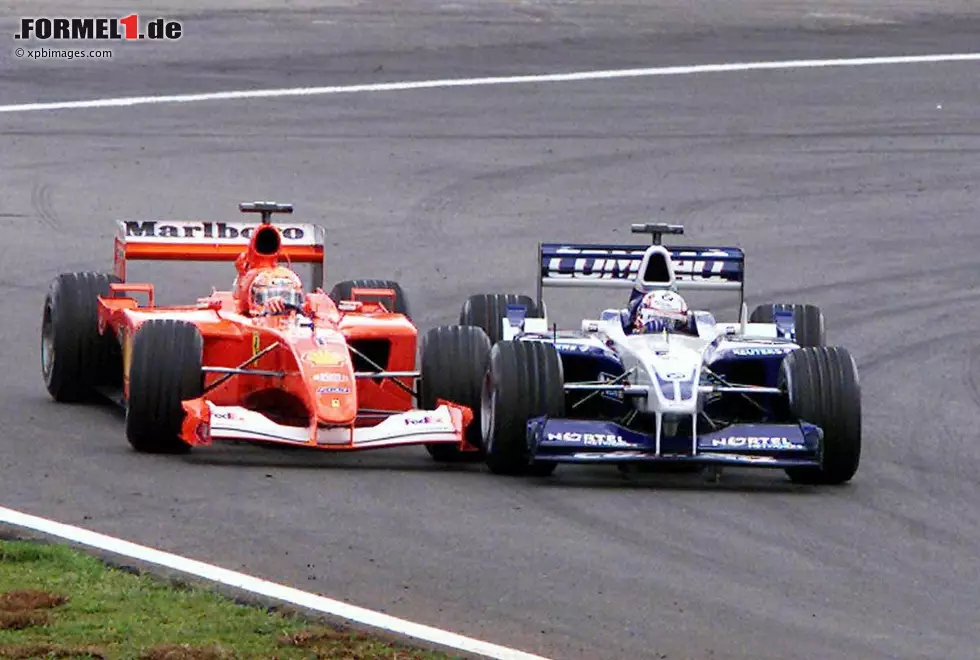 Juan Pablo Montoya gewann die Herzen der Fans mit seinem kompromisslosen Fahrstil und fightete Schumacher schon 2001 im Senna-S von Sao Paulo erstmals nieder. Es folgten zahlreiche weitere Duelle, die immer hart und meistens fair abliefen. Foto zur News: Juan Pablo Montoya gewann die Herzen der Fans mit seinem kompromisslosen Fahrstil und fightete Schumacher schon 2001 im Senna-S von Sao Paulo erstmals nieder. Es folgten zahlreiche weitere Duelle, die immer hart und meistens fair abliefen.