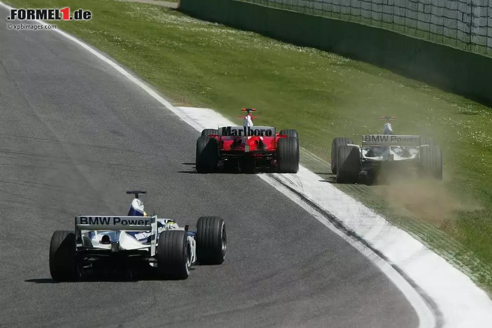 Nur 2003 war Montoya in der Weltmeisterschaft ein ernster Gegner Schumachers, die Rad-an-Rad-Kämpfe der beiden setzten sich aber auch 2004 fort, etwa hier in Imola. Tiefpunkt im persönlichen Verhältnis der beiden: Monaco 2004, als Montoya während einer Safety-Car-Phase ins Heck des führenden Ferrari rauschte. Foto zur News: Nur 2003 war Montoya in der Weltmeisterschaft ein ernster Gegner Schumachers, die Rad-an-Rad-Kämpfe der beiden setzten sich aber auch 2004 fort, etwa hier in Imola. Tiefpunkt im persönlichen Verhältnis der beiden: Monaco 2004, als Montoya während einer Safety-Car-Phase ins Heck des führenden Ferrari rauschte.