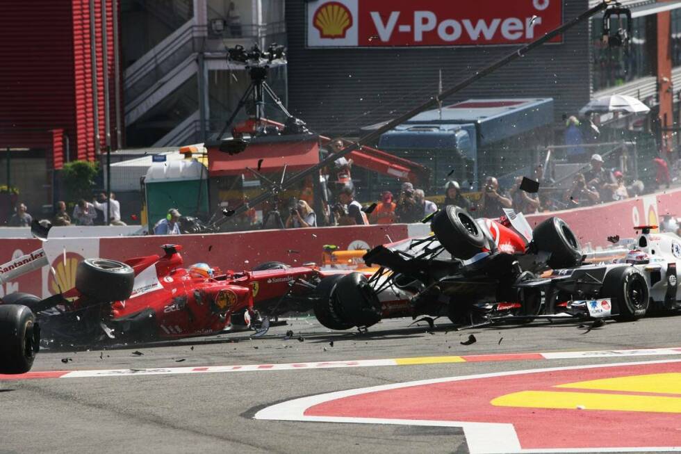 Foto zur News: Auch für Lewis Hamilton wird es turbulent...