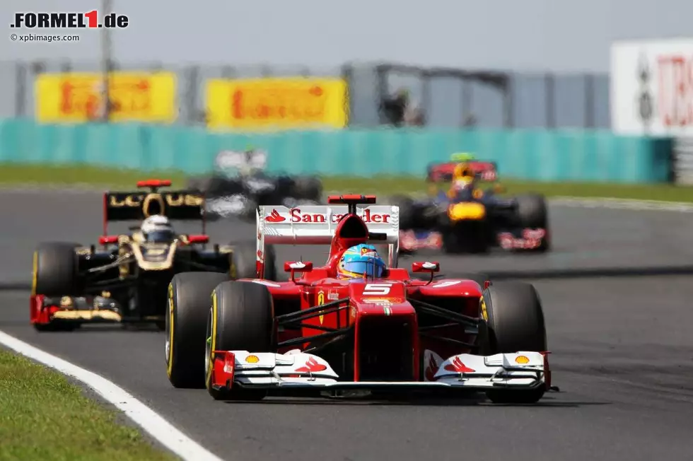 Tuttosport (Italien): "Alonso absolviert ein umsichtiges Rennen mit der Zuverlässigkeit eines Buchhalters. Damit erobert er entscheidende Punkte, mit denen er seinen Vorsprung ausbauen kann. Hamilton hat stets das Rennen im Griff gehabt. Alonso kann sich jetzt einen ruhigen Sommerurlaub gönnen und seinen 31. Geburtstag feiern." Foto zur News: Tuttosport (Italien): "Alonso absolviert ein umsichtiges Rennen mit der Zuverlässigkeit eines Buchhalters. Damit erobert er entscheidende Punkte, mit denen er seinen Vorsprung ausbauen kann. Hamilton hat stets das Rennen im Griff gehabt. Alonso kann sich jetzt einen ruhigen Sommerurlaub gönnen und seinen 31. Geburtstag feiern."