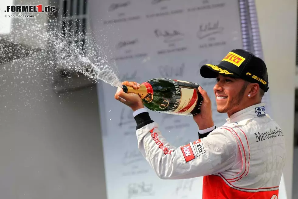 Guardian (Großbritannien): "Lewis Hamilton hatte ein schnelles Auto und feierte seinen Sieg in Ungarn enthusiastisch. Der Sieger vom Hungaroring sagt aber auch, dass McLaren noch immer eine große Menge Arbeit hat, wenn sie Fernando Alonso noch einholen wollen." Foto zur News: Guardian (Großbritannien): "Lewis Hamilton hatte ein schnelles Auto und feierte seinen Sieg in Ungarn enthusiastisch. Der Sieger vom Hungaroring sagt aber auch, dass McLaren noch immer eine große Menge Arbeit hat, wenn sie Fernando Alonso noch einholen wollen."
