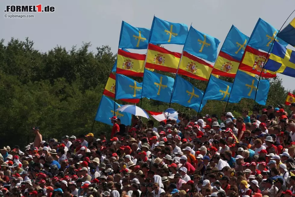 AS (Spanien): "Alonso rettet sich bei Hamiltons Gala. Dank des Siegs des Engländers baut der Spanier als Fünfter seine Führung aus - und das mit einem sehr langsamen Ferrari." Foto zur News: AS (Spanien): "Alonso rettet sich bei Hamiltons Gala. Dank des Siegs des Engländers baut der Spanier als Fünfter seine Führung aus - und das mit einem sehr langsamen Ferrari."