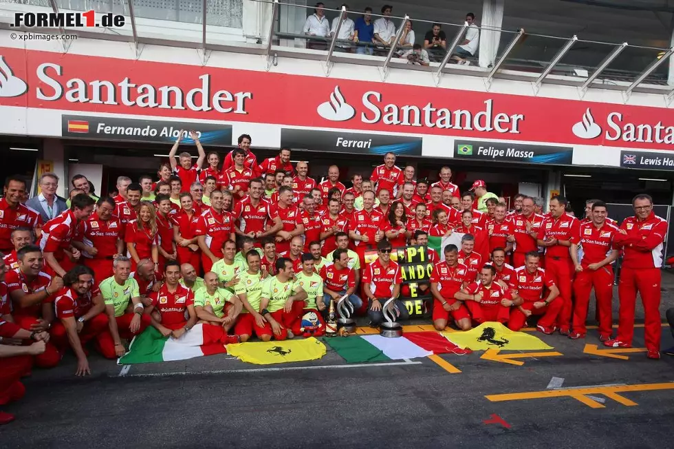 Tuttosport (Italien): "Alonsos Sieg war ein Meisterwerk: Ferrari greift jetzt nach dem Meisterschaftstitel. Der Spanier beeindruckt mit seiner Fähigkeit, die entscheidenden Momente zu meistern. Er setzt Vettel unter Druck. Alonso war noch nie so stark, was auch dem F2012 zu verdanken ist. Der F2012 ist das Auto der Wende." Foto zur News: Tuttosport (Italien): "Alonsos Sieg war ein Meisterwerk: Ferrari greift jetzt nach dem Meisterschaftstitel. Der Spanier beeindruckt mit seiner Fähigkeit, die entscheidenden Momente zu meistern. Er setzt Vettel unter Druck. Alonso war noch nie so stark, was auch dem F2012 zu verdanken ist. Der F2012 ist das Auto der Wende."