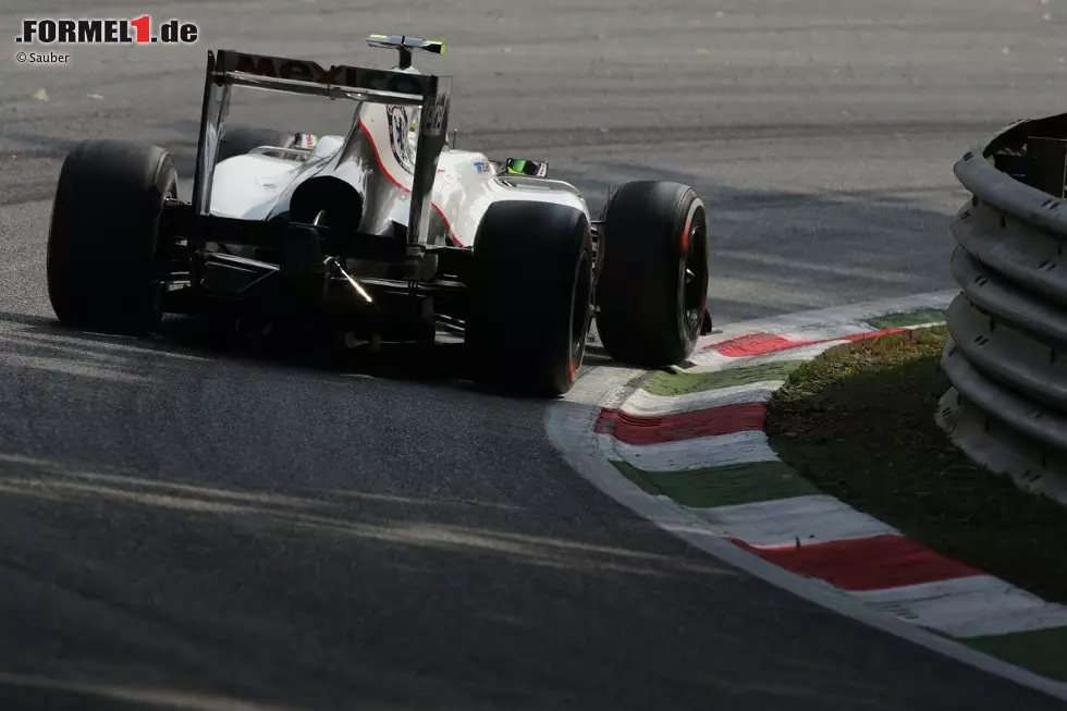 Foto zur News: Neue Zürcher Zeitung (Schweiz): "Schlicht &#039;incredibile&#039; sagte Sergio Perez zum Rennen in Monza. Und es war wirklich schier unglaublich, was der Mexikaner im Sauber-Boliden im Autodromo zeigte. Vom zwölften Startplatz mit viel Frust, vor allem aber mit einer Risikotaktik gestartet, setzte er auf die harten Reifen."