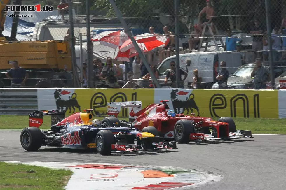 Tuttosport (Italien): "Alonso erobert einen dritten Platz, der Gold wert ist. Der Spanier schafft Wunder für sich, für Ferrari und die Tifosi. Sein dritter Platz ist ein halber Triumph. Der WM-Titel, der am Samstagabend fast verloren schien, ist wieder in greifbare Nähe gerückt. So nahe, dass Alonso ihn schon fast anfassen kann. Dabei war das Rennen sehr hart." Foto zur News: Tuttosport (Italien): "Alonso erobert einen dritten Platz, der Gold wert ist. Der Spanier schafft Wunder für sich, für Ferrari und die Tifosi. Sein dritter Platz ist ein halber Triumph. Der WM-Titel, der am Samstagabend fast verloren schien, ist wieder in greifbare Nähe gerückt. So nahe, dass Alonso ihn schon fast anfassen kann. Dabei war das Rennen sehr hart."