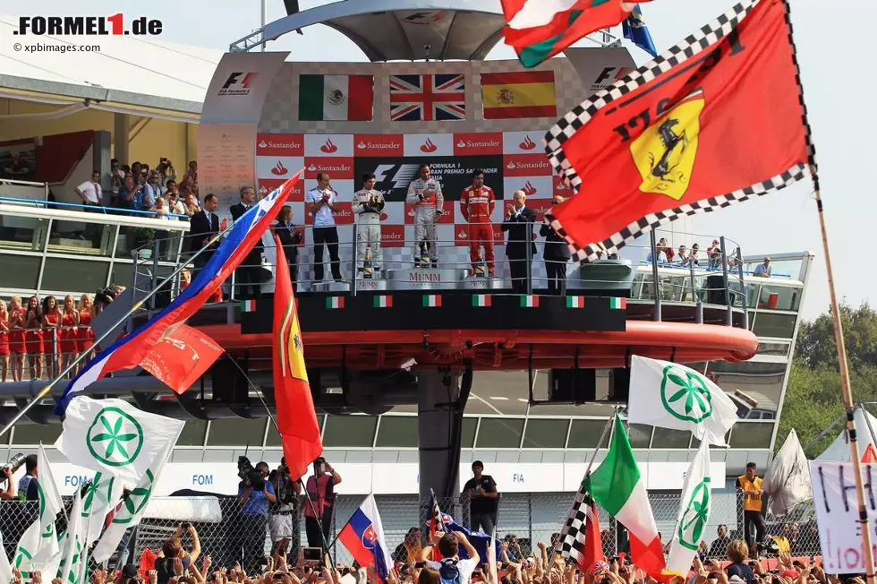 Gazzetta dello Sport (Italien): "Ein Rennen wie ein Film. Hamilton ist der König von Monza, zum ersten Mal siegt er dort. Red Bull, totales Desaster. Vettel ist nervös, hat aber auch viel Pech. Alonso fährt das optimale Rennen. Was hätte er vom zehnten Platz aus noch mehr machen können? Er hat ein perfektes und mutiges Rennen bestritten. Jetzt heißt es, so weitermachen. Er darf nichts ändern. Schumacher kämpft weiter. Die Grenzen seines Mercedes sind offenkundig, doch er gibt nicht auf." Foto zur News: Gazzetta dello Sport (Italien): "Ein Rennen wie ein Film. Hamilton ist der König von Monza, zum ersten Mal siegt er dort. Red Bull, totales Desaster. Vettel ist nervös, hat aber auch viel Pech. Alonso fährt das optimale Rennen. Was hätte er vom zehnten Platz aus noch mehr machen können? Er hat ein perfektes und mutiges Rennen bestritten. Jetzt heißt es, so weitermachen. Er darf nichts ändern. Schumacher kämpft weiter. Die Grenzen seines Mercedes sind offenkundig, doch er gibt nicht auf."