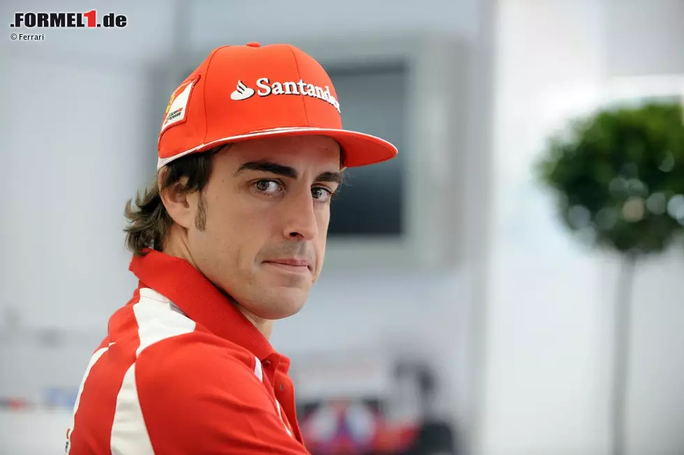 Repubblica (Italien): "Alonso ist eine weise Ameise, die hier und dort Punkte einsammelt und jetzt an der Spitze der WM ist. Vettel bleibt 46 Runden lang mit den selben Reifen unterwegs. Seine Wendigkeit erlaubt ihm, Hamilton und Massa unter Druck zu setzen. Schumacher zerstört seinen Erfolg mit der Pole-Position vom Samstag." Foto zur News: Repubblica (Italien): "Alonso ist eine weise Ameise, die hier und dort Punkte einsammelt und jetzt an der Spitze der WM ist. Vettel bleibt 46 Runden lang mit den selben Reifen unterwegs. Seine Wendigkeit erlaubt ihm, Hamilton und Massa unter Druck zu setzen. Schumacher zerstört seinen Erfolg mit der Pole-Position vom Samstag."