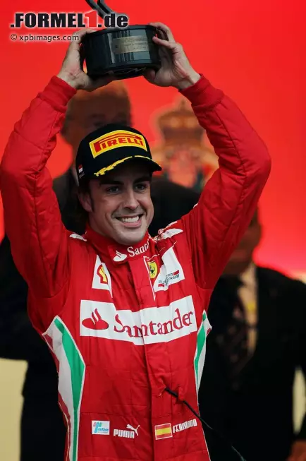 Marca (Spanien): "Alonso rennt vor den Stieren. Nach seinem dritten Platz in Monaco ist er WM-Führender vor den beiden Red Bulls, deren Atem er im Nacken spürt." Foto zur News: Marca (Spanien): "Alonso rennt vor den Stieren. Nach seinem dritten Platz in Monaco ist er WM-Führender vor den beiden Red Bulls, deren Atem er im Nacken spürt."